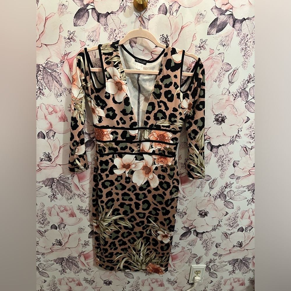 Peep Shoulder Hottie Dress Size S